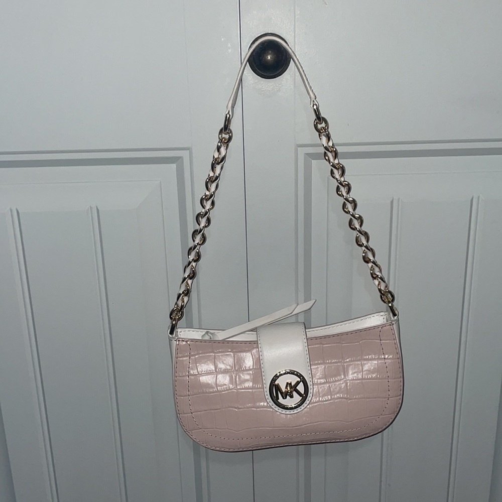 Online exclusive Michael Kors leather purse! Used once, brand new!! - Picture 5 of 11